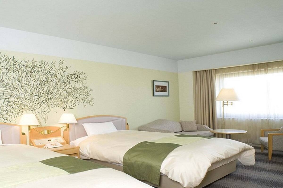Down duvets, desk, blackout curtains, soundproofing