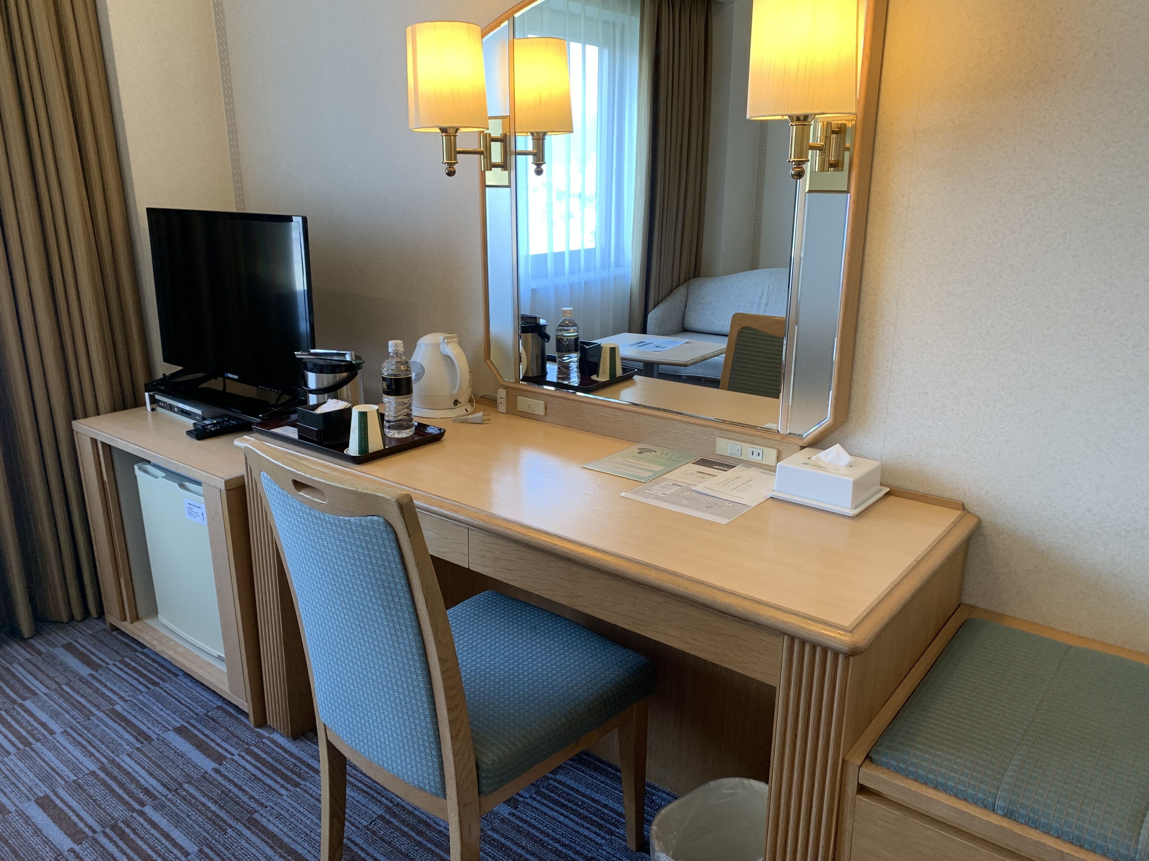 1 bedroom, down duvets, desk, blackout curtains