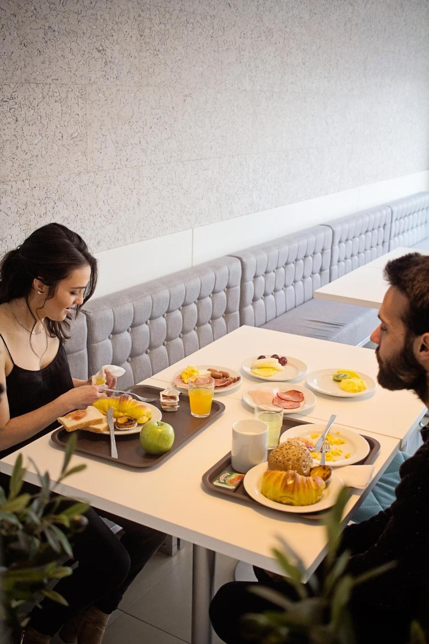 Món địa phương và quốc tế 