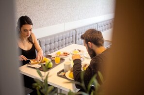 Daily buffet breakfast (EUR 10.50 per person) - Park Hotel Porto Aeroporto (Maia)