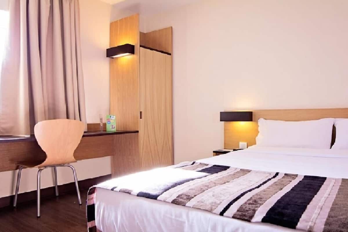 In-room safe, desk, blackout drapes, soundproofing