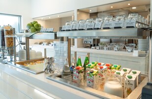 Café da manhã com buffet todos os dias mediante uma taxa