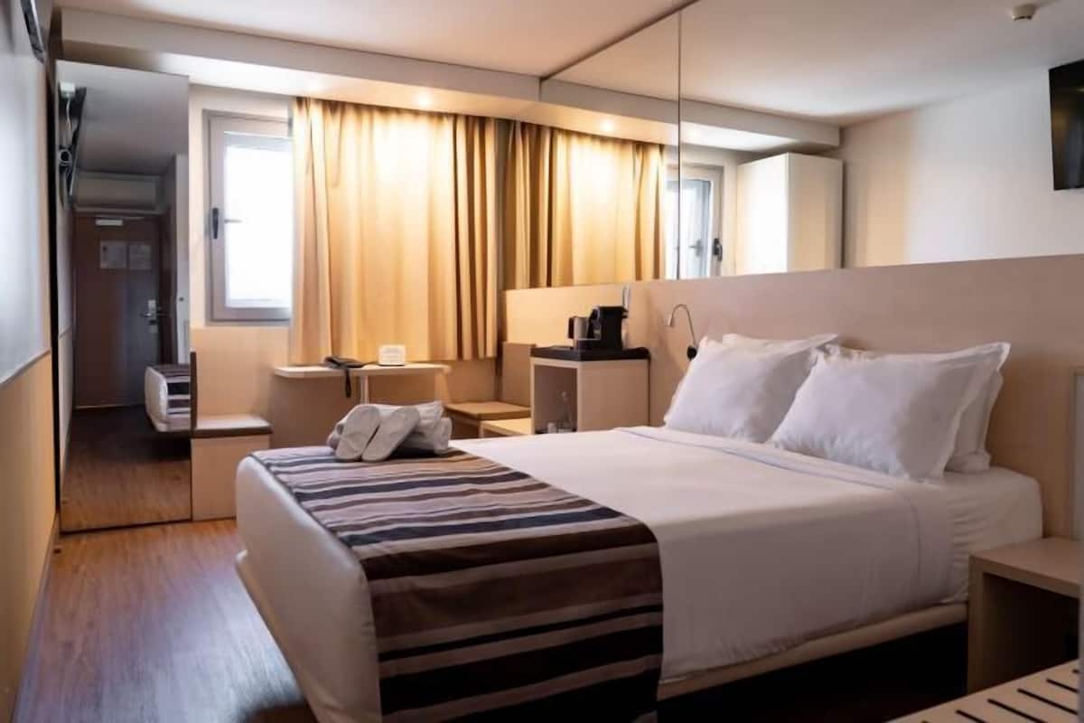 Coffres-forts dans les chambres, bureau, rideaux occultants