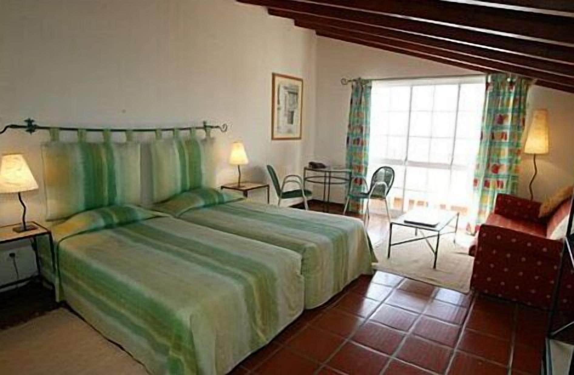 studio | minibar, iron/ironing board, free wifi, bed sheets