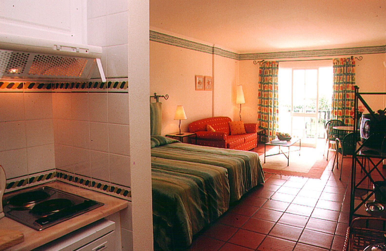 studio | minibar, iron/ironing board, free wifi, bed sheets