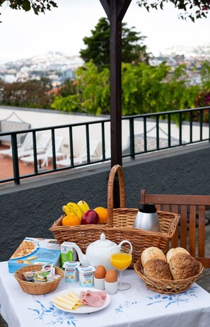Daily to-go breakfast for a fee - Quinta Mãe dos Homens (Funchal)