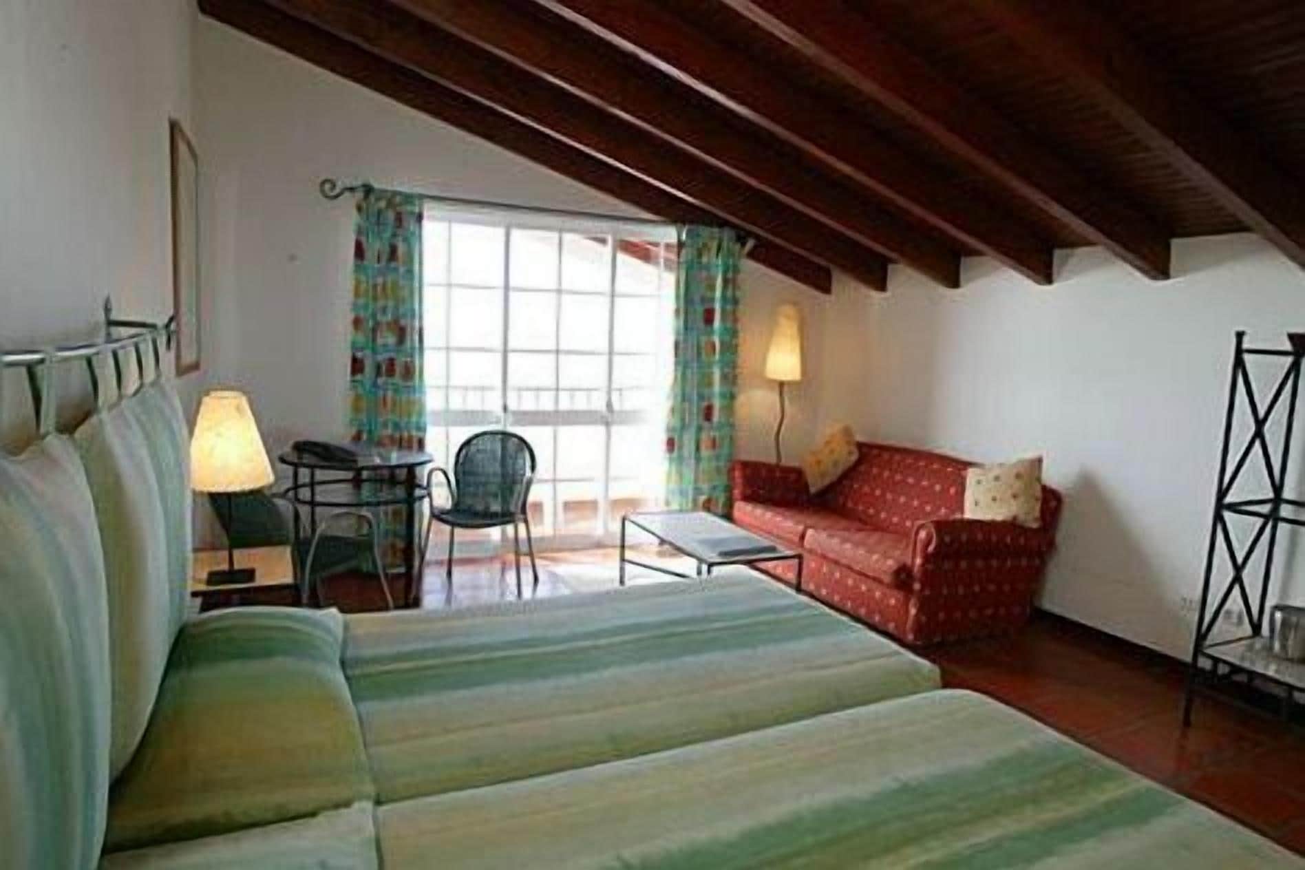 studio | minibar, iron/ironing board, free wifi, bed sheets