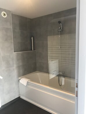 Comfort Double Room | Deep soaking bathtub - Hôtel de la Basilique (Epinal)