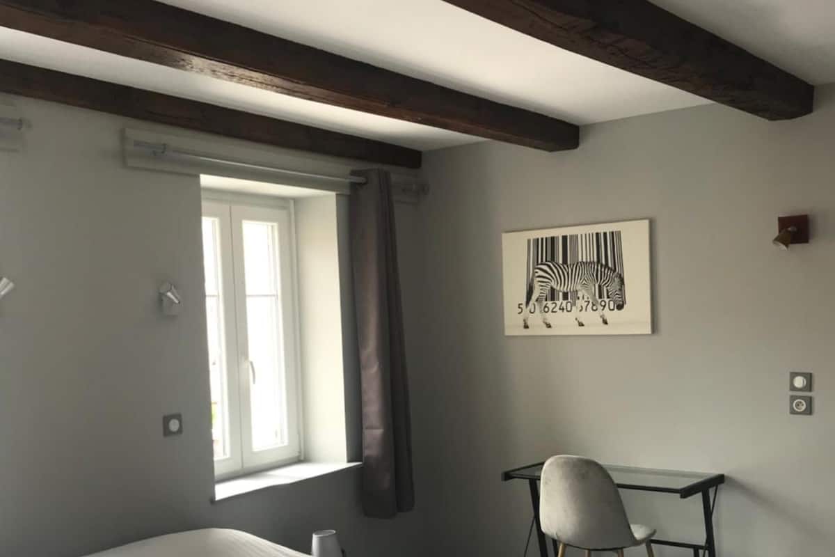 select comfort beds, desk, free cots/infant beds, rollaway beds