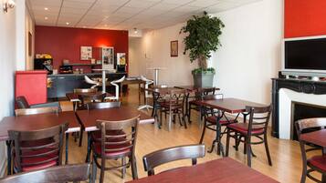 Lunch, dinner served; French cuisine, alfresco dining