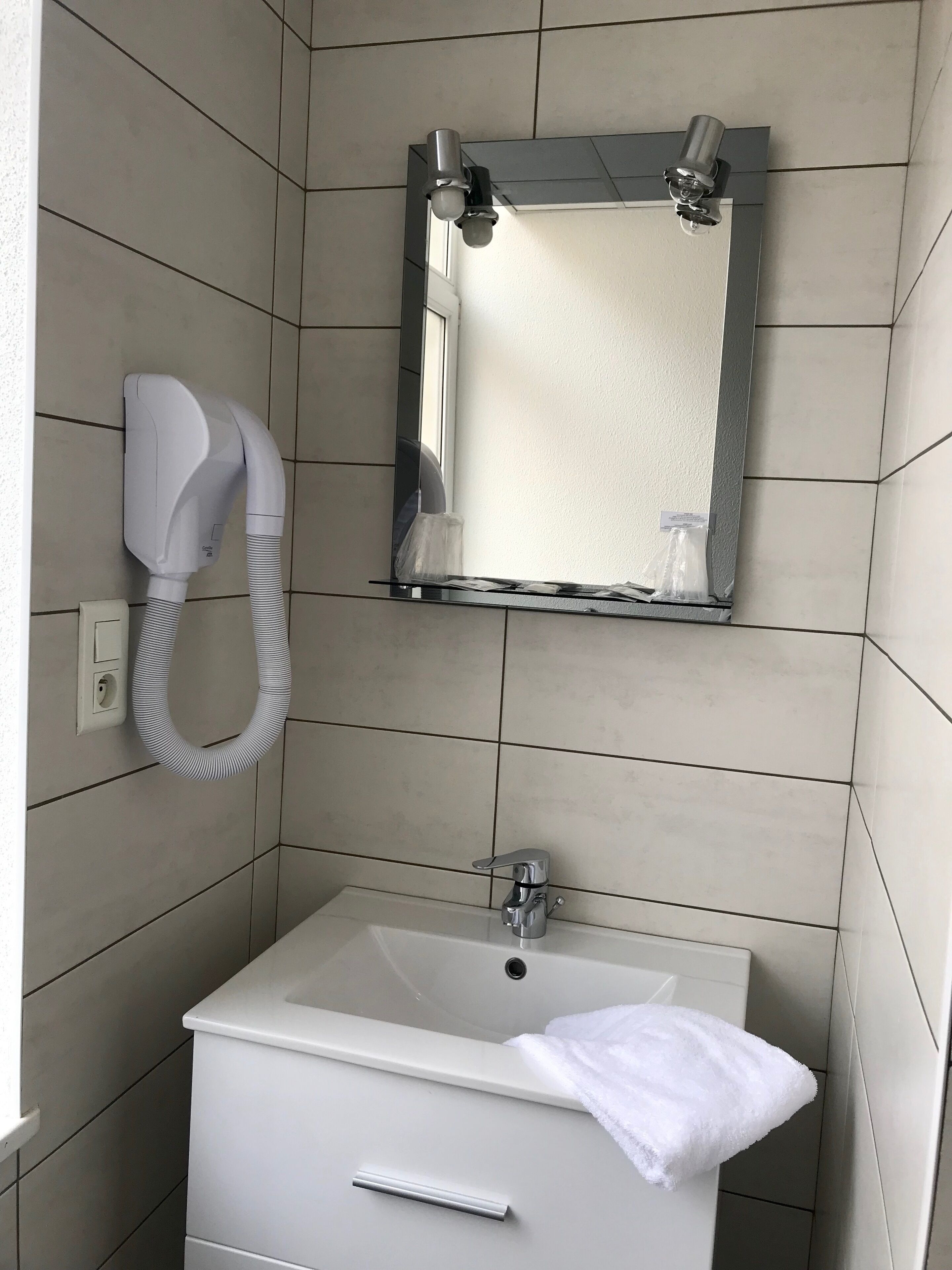 comfort double room | bathroom sink
