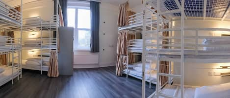 Dormitorio compartido, dormitorio mixto (12 Bed) | Servicio de la habitación