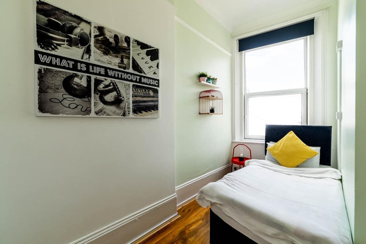 Chambre simple de base | Coffre-fort, accès au Wi-Fi (inclus)