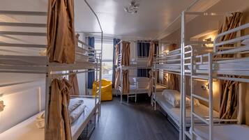 Dormitorio compartido, dormitorio mixto (8 Bed) | Caja de seguridad en la habitación y wifi gratis