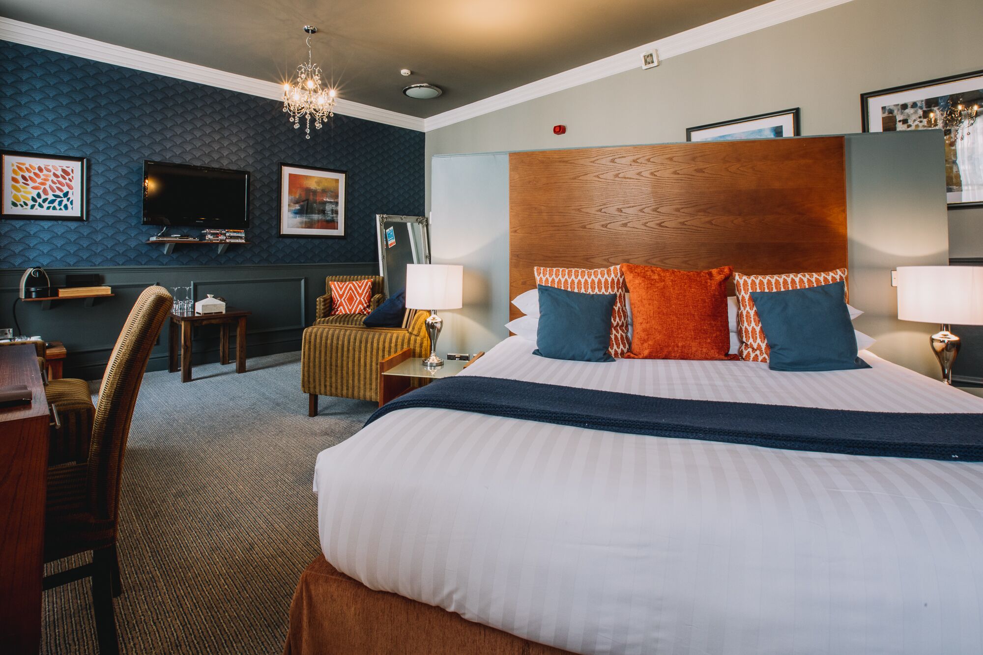 Premium Double Room, 1 King Bed | Soundproofing, iron/ironing board, free WiFi, bed sheets