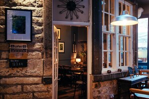 Interior detail - The Sun Hotel & Bar (Lancaster)