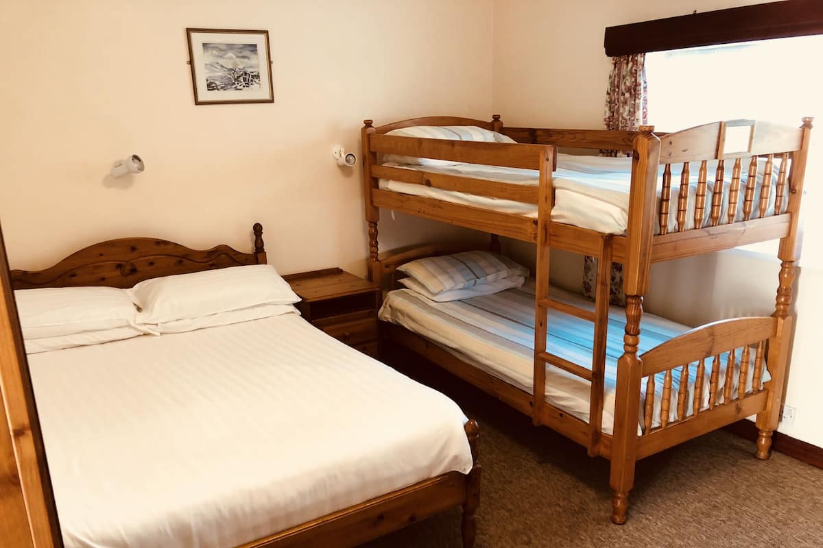 Family Room | Free WiFi, bed sheets