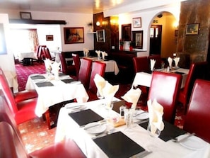 2 restaurants; breakfast, lunch, and dinner served - Silverdale Lodge (Haverfordwest)