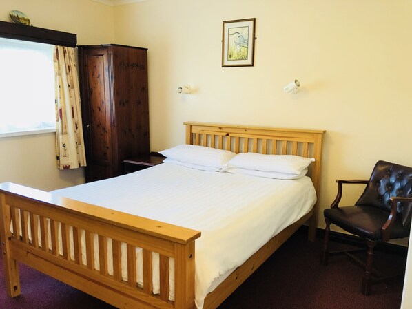 واي فاي مجانًا وملاءات أسرّة