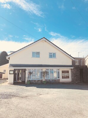 واجهة المنشأة