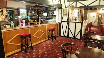 Bar (trong khuôn viên)