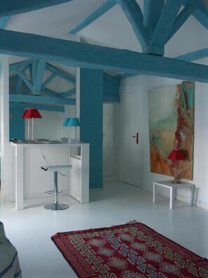 Superior Room | Living room | Flat-screen TV - Hôtel du Palais (Angouleme)