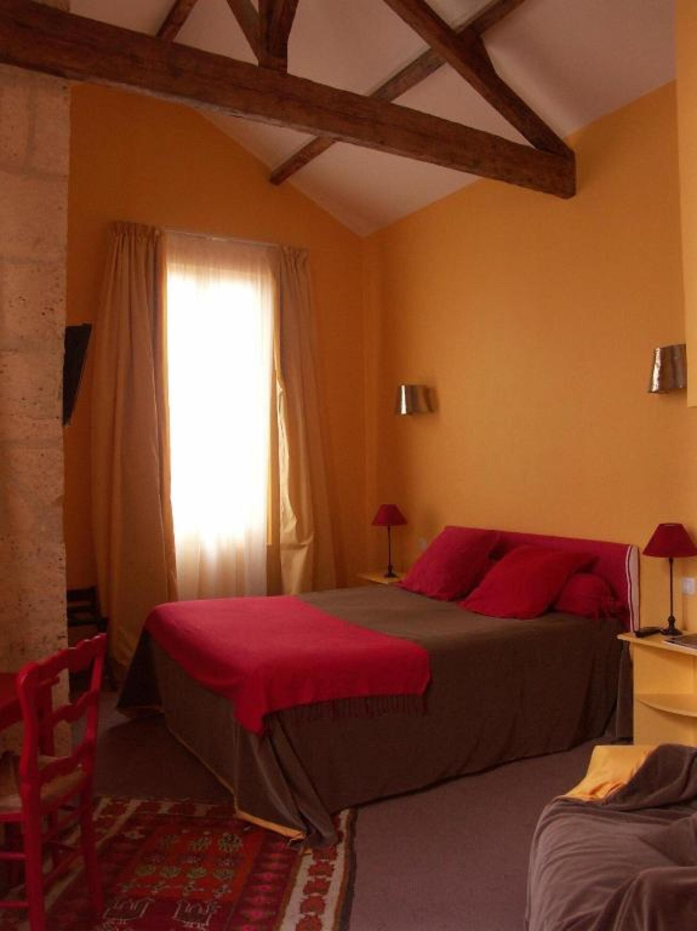 Standard Room | Premium bedding, in-room safe, individually decorated, desk