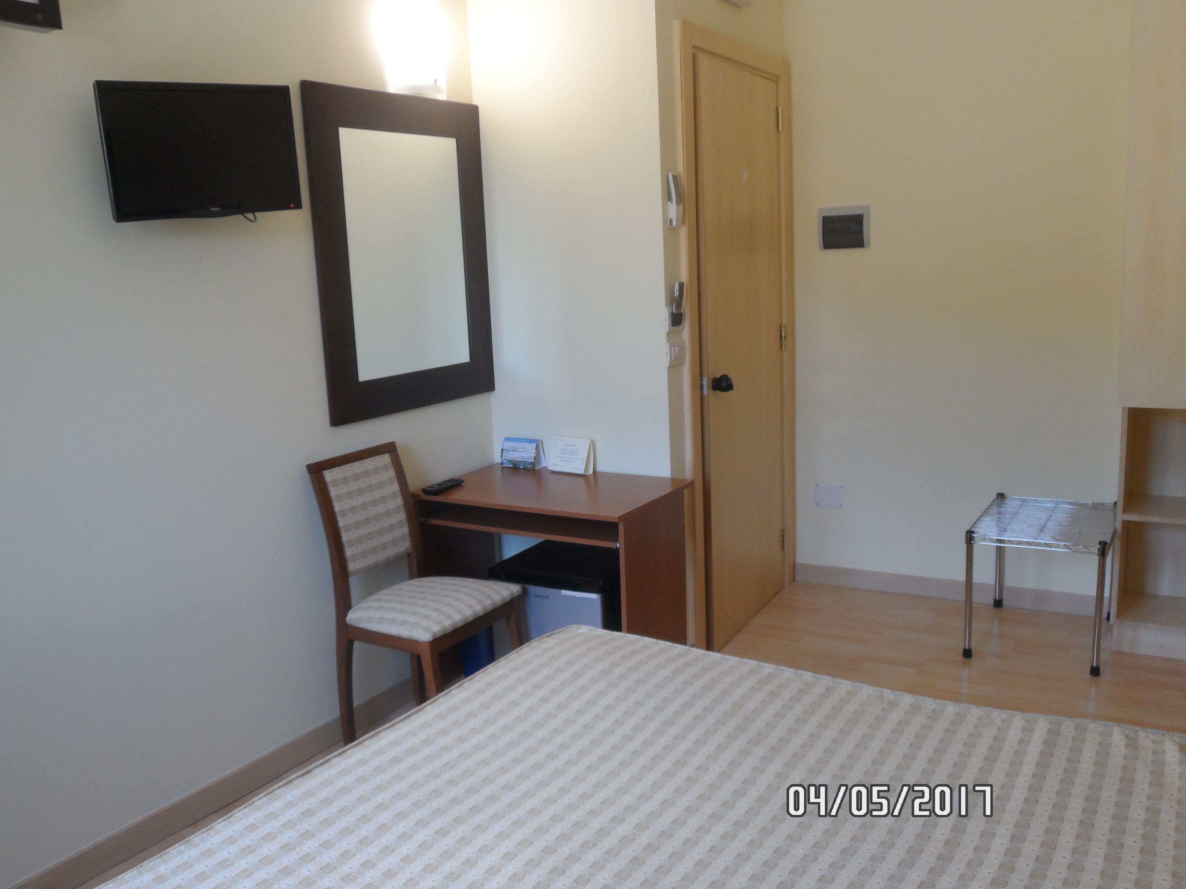 standard double or twin room | desk, blackout curtains, cots/infant beds, rollaway beds