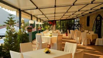 Breakfast, lunch, dinner served; Italian cuisine, pool views