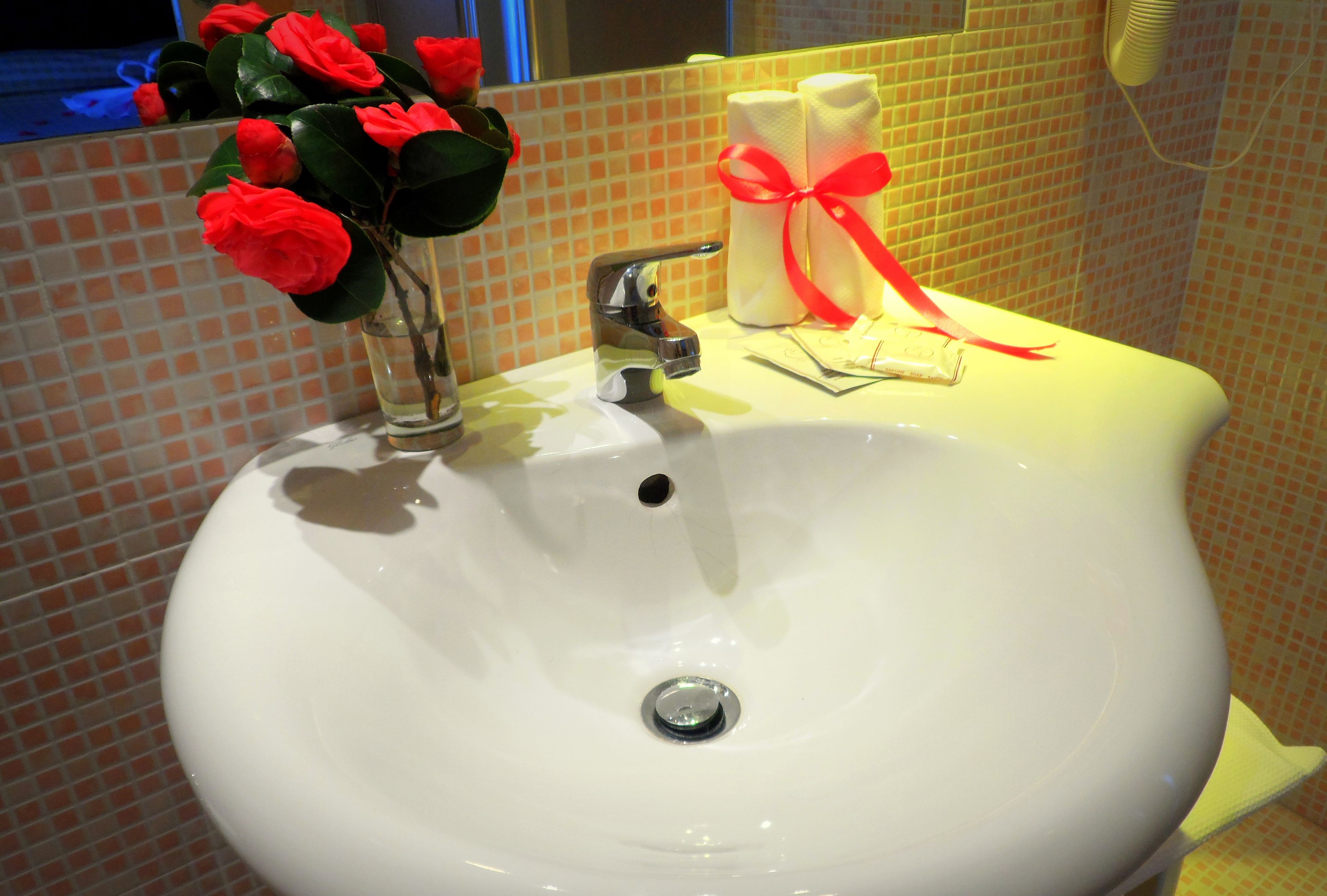 standard triple room, pool access | bathroom sink