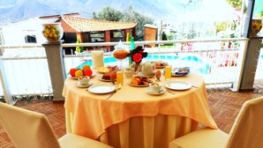Se sirven desayunos, comidas y cenas