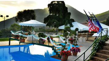 Seasonal outdoor pool, pool umbrellas