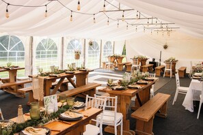 Indoor wedding - Parque Quilquico (Castro)