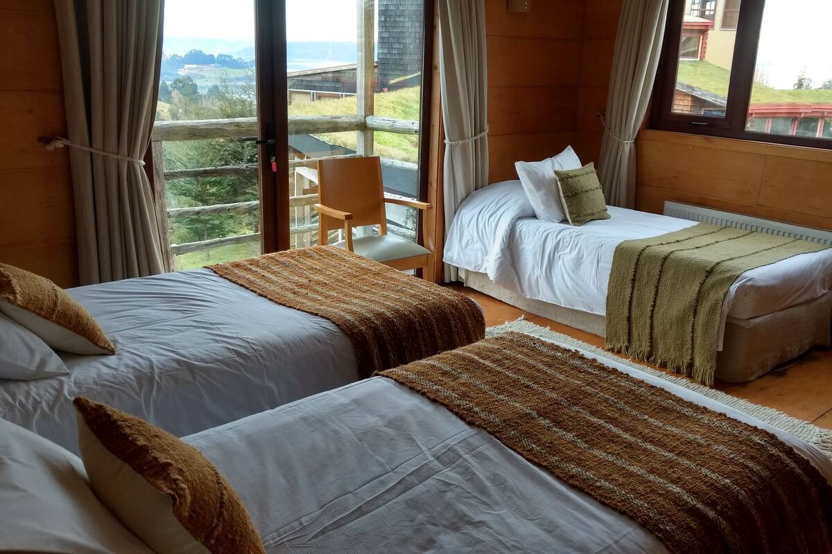 standard triple room | 1 bedroom, down duvets, in-room safe, desk