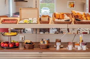 Daily buffet breakfast (EUR 9.90 per person)
