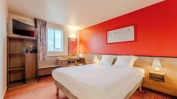 Chambre Double | Literie de qualité supérieure, ameublement personnalisé, bureau