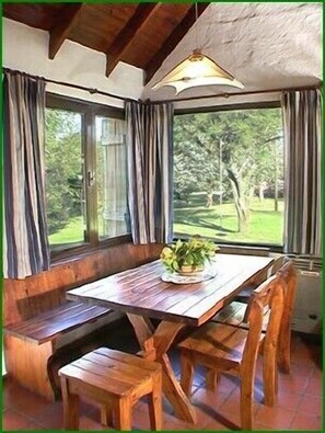 Bungalow (4 - 6 people) | Wohnbereich