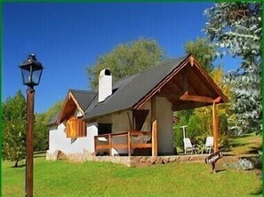 Bungalow (2 - 4 people) | 1 bedroom, pillow-top beds, in-room safe, free WiFi