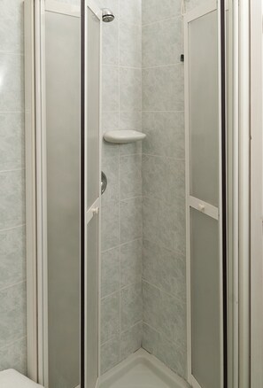 Dusche im Bad