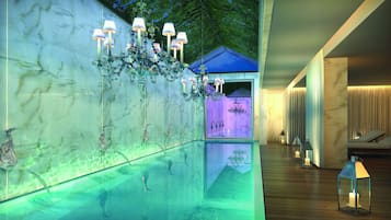 Piscina interna, piscina externa, barracas de cortesia, guarda-sóis