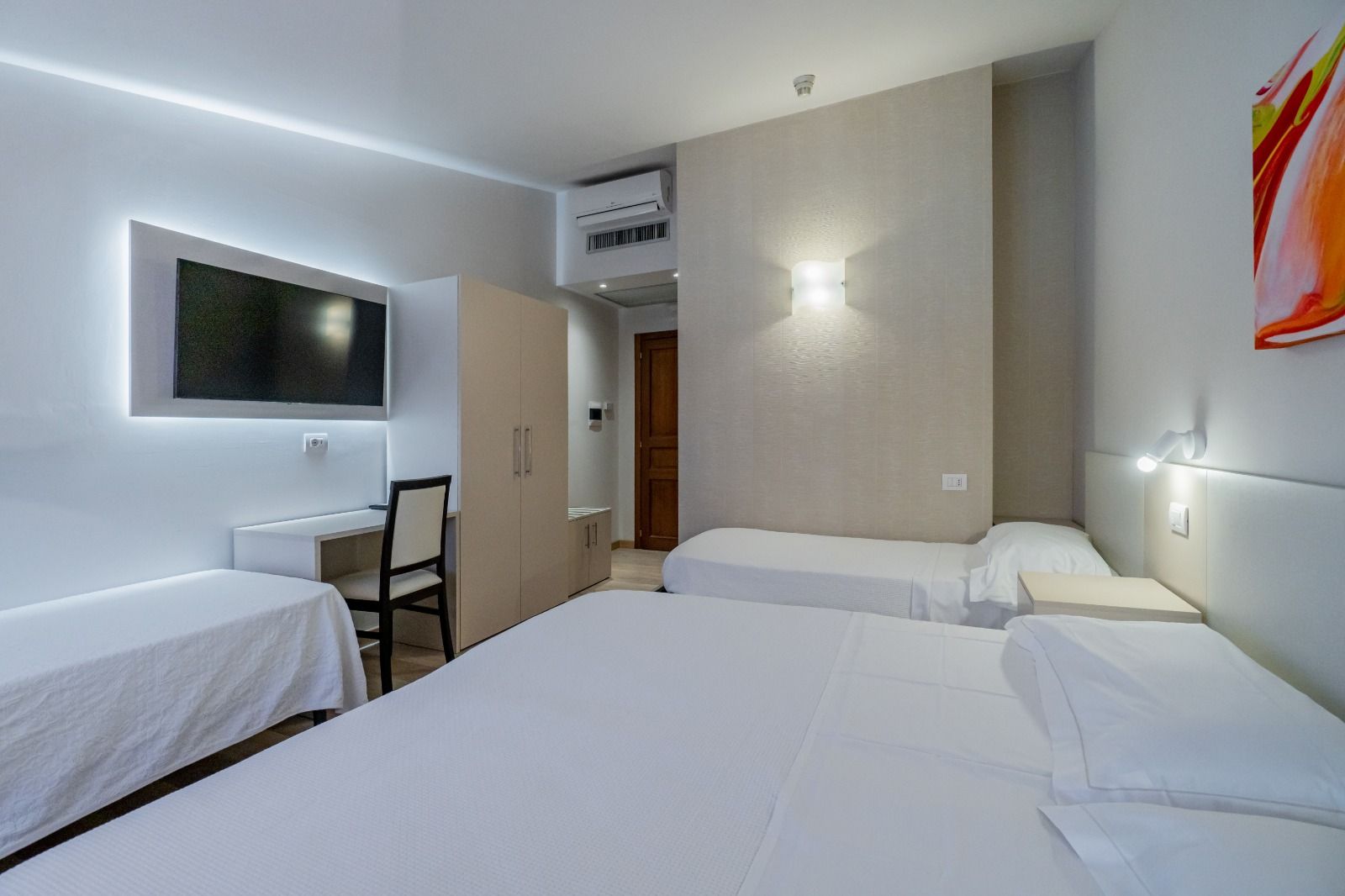 In-room safe, desk, WiFi (free), bed sheets