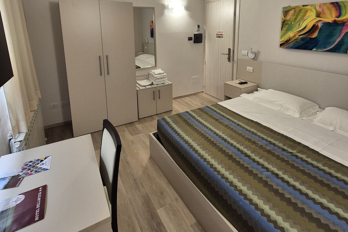 In-room safe, desk, WiFi (free), bed sheets