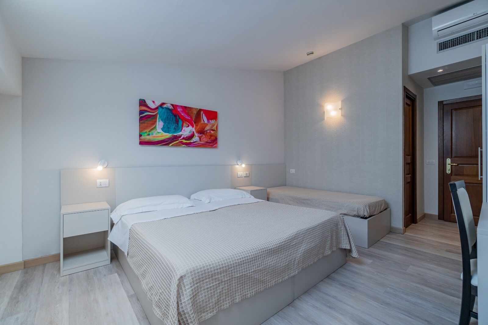 deluxe triple room | in-room safe, desk, free wifi, bed sheets