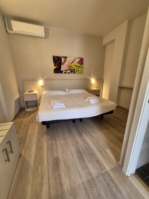 In-room safe, desk, free WiFi, bed sheets - Hotel Bellavista (Assisi)