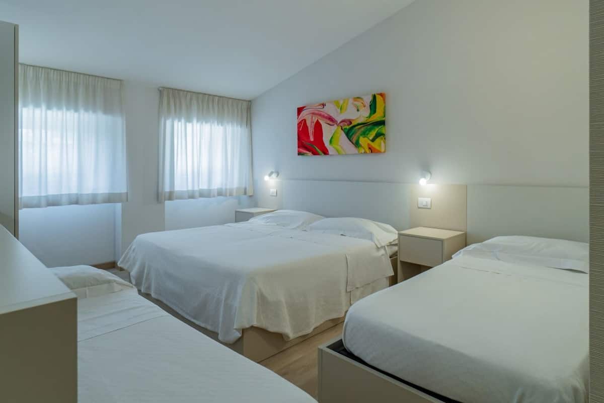 deluxe quadruple room | in-room safe, desk, free wifi, bed sheets