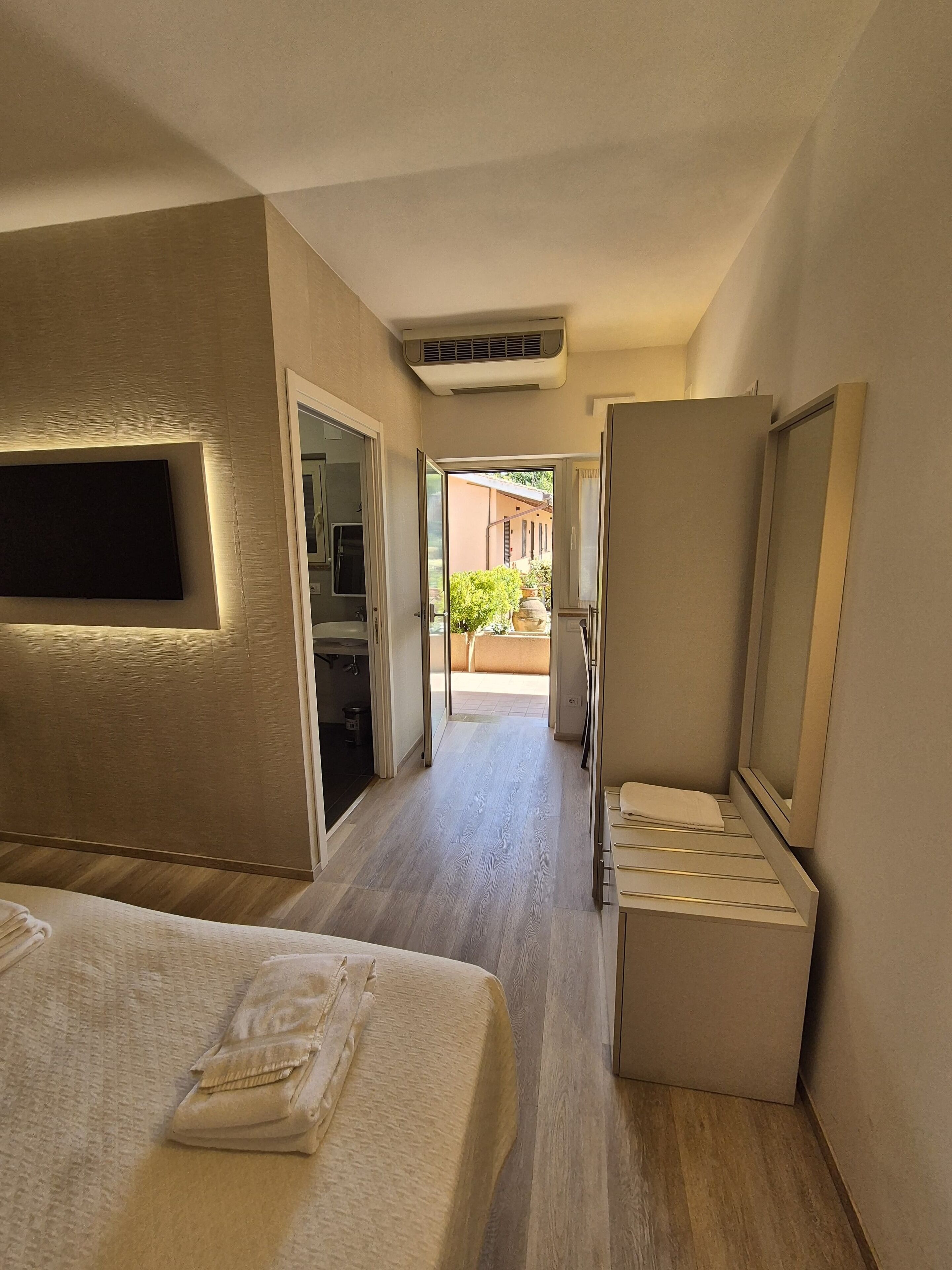 خزنة داخل الغرفة ومكتب وواي فاي مجانًا وملاءات أسرّة