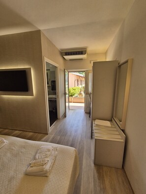 ตู้นิรภัยในห้องพัก, โต๊ะทำงาน, Wi-Fi ฟรี, ผ้าปูที่นอน