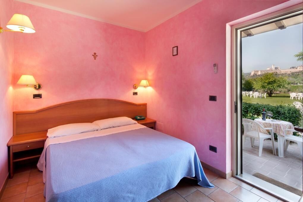 Una cassaforte in camera, una scrivania, Wi-Fi gratuito, lenzuola