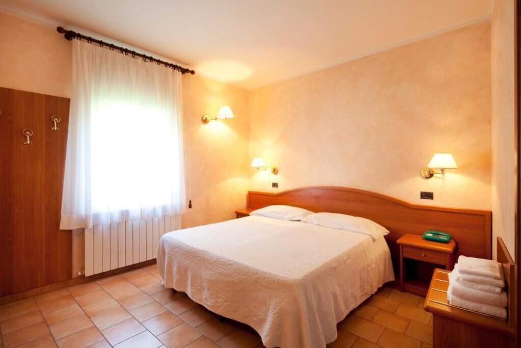 in-room safe, desk, free wifi, bed sheets