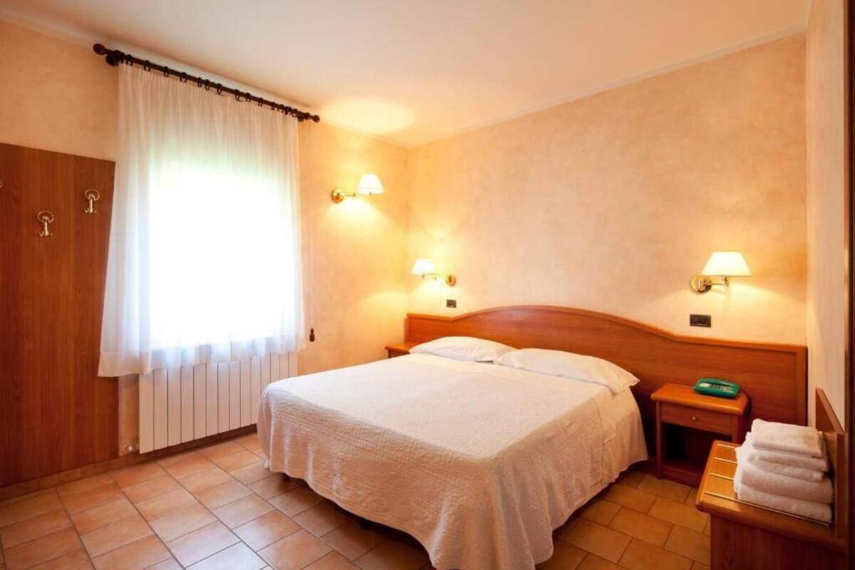 in-room safe, desk, free wifi, bed sheets